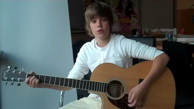 Justin Bieber 15岁的比伯在17杂志演唱one less lonely girl 2009