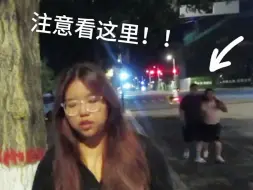 Descargar video: 女孩在路边录制唱歌视频，偶遇路过的两位“微醺”叔叔。女孩开始有点害怕，后面有被温暖到。