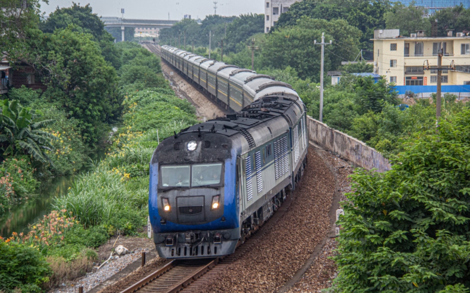 风里雨里二十载 当年跨越已不在 df11g型机车小合集