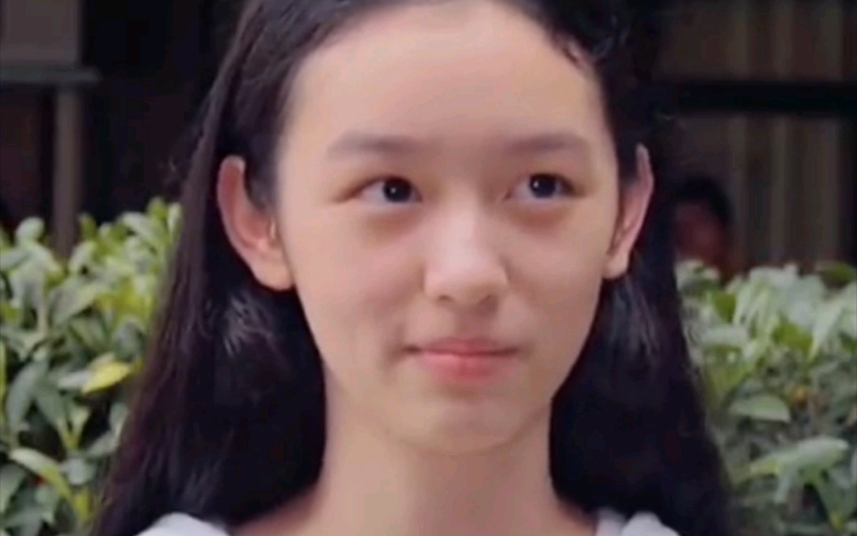 周也的动图和素颜照