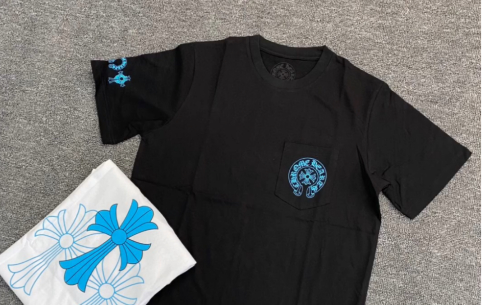 介绍一下高仿chrome hearts 克罗心ch23ss 蓝色大十字架短袖