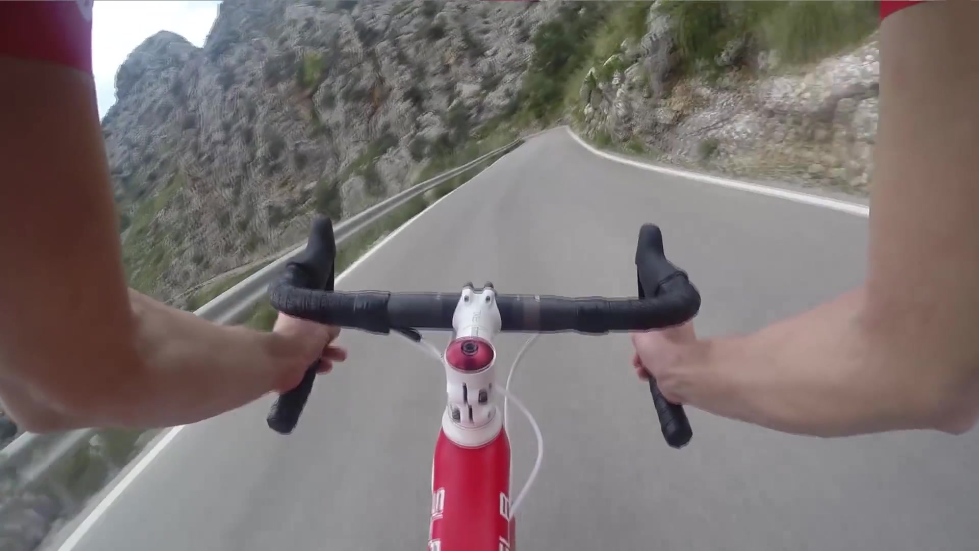 史诗级的POV视角下坡  GCN攻略Sa Calobra [Epic POV Descent  GCN Tackles Sa Calobra]哔哩哔哩bilibili