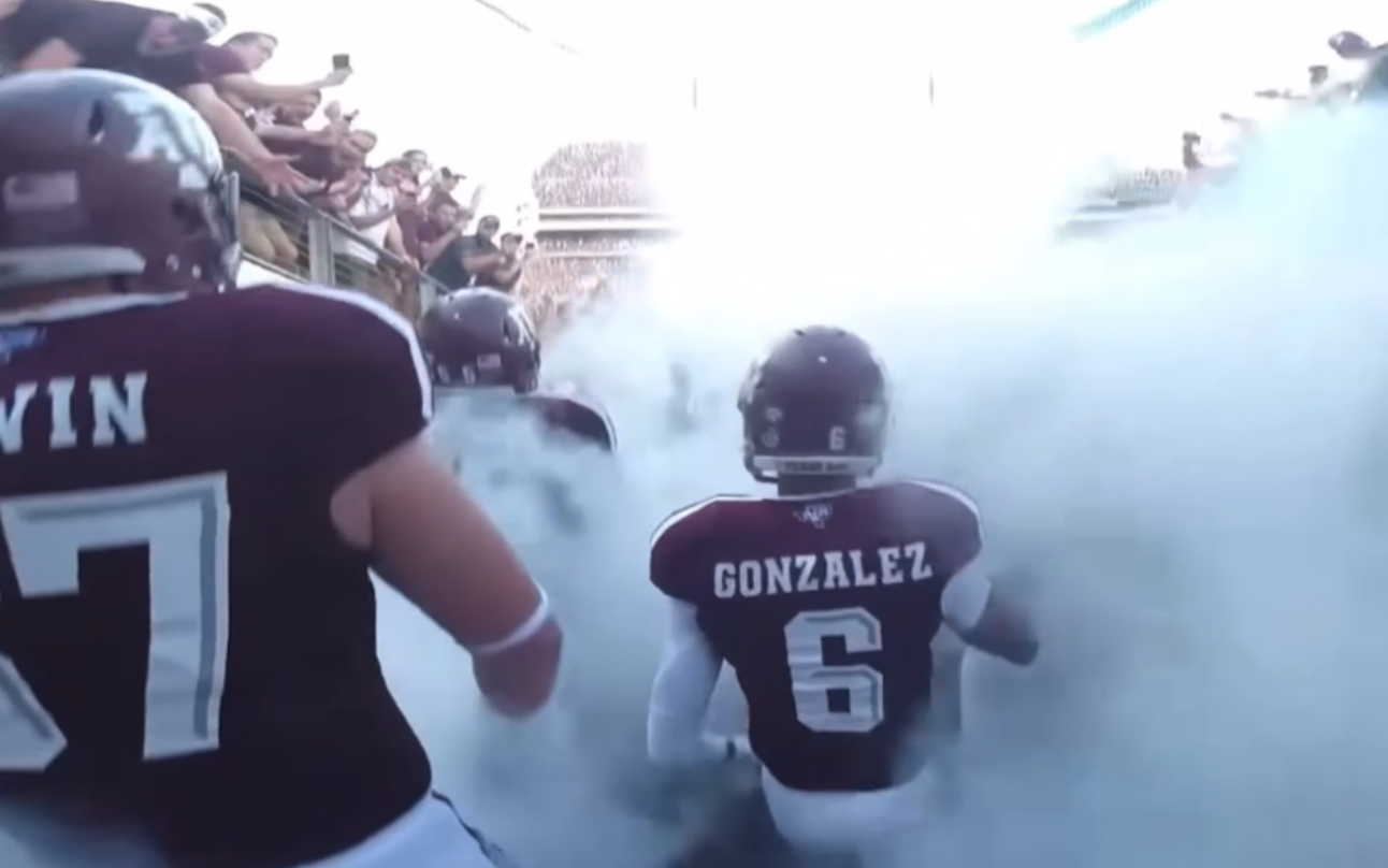 [图]第一视角感受橄榄球入场 Texas A&M Football Entrance