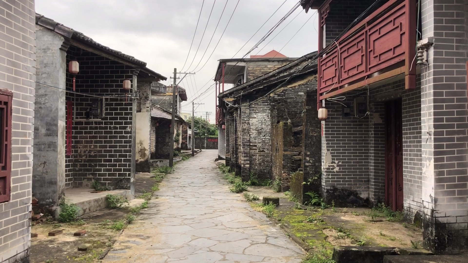 夫妻俩退休房车旅行,东兴竹山村,大清国一号界碑