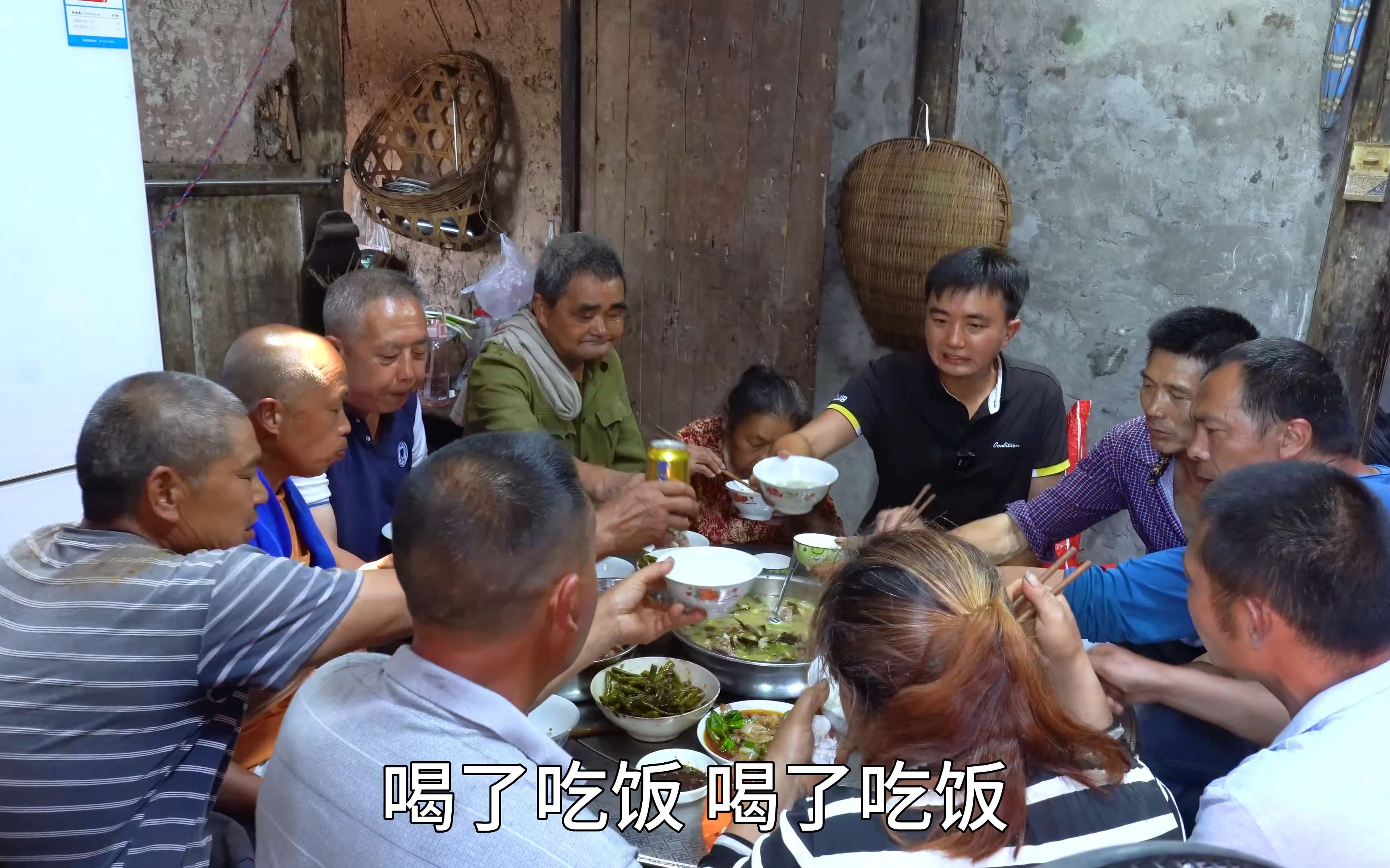 徐三娃买4300钢筋做场坝,师傅们加班扎好,最大挑梁就用掉1280哔哩哔哩bilibili