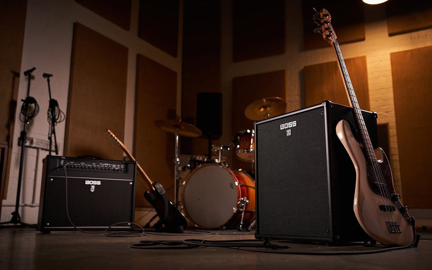 boss发布全新katana刀系列电贝司音箱katana-110 / katana-210 bass