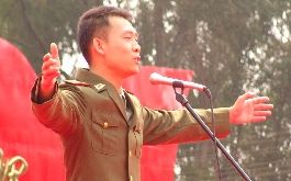 [图]【张译】建军80周年《士兵突击》剧组慰问部队演唱陕北民歌2007