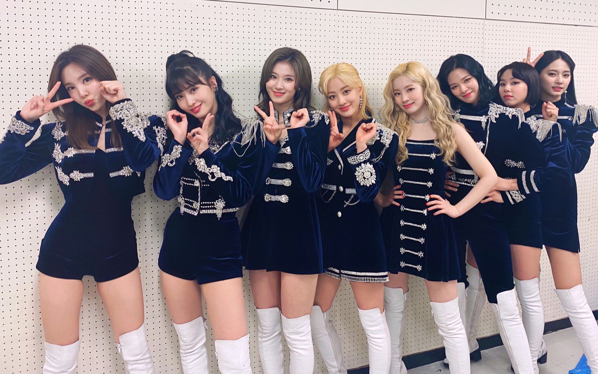 [图]Happy New Year 2020 from TWICE~新年快乐~