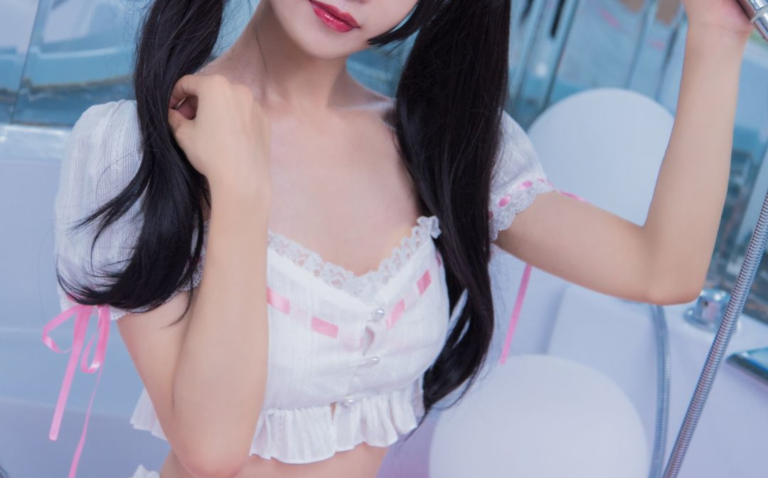 叶洛灵女装大佬的泳装挑战死库水