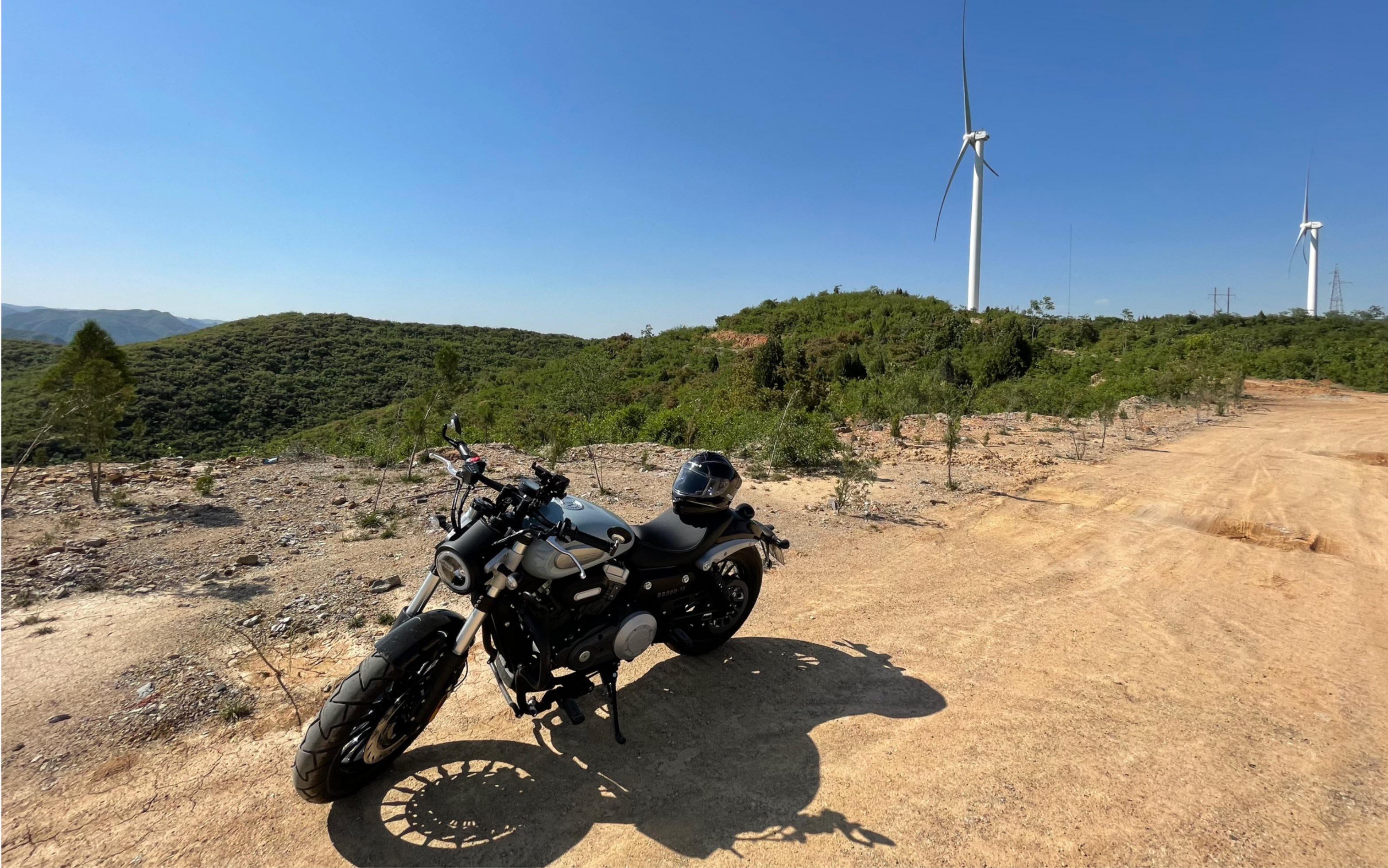 奔达金吉拉300骑行,非铺装路面爬坡能力还是不错的!