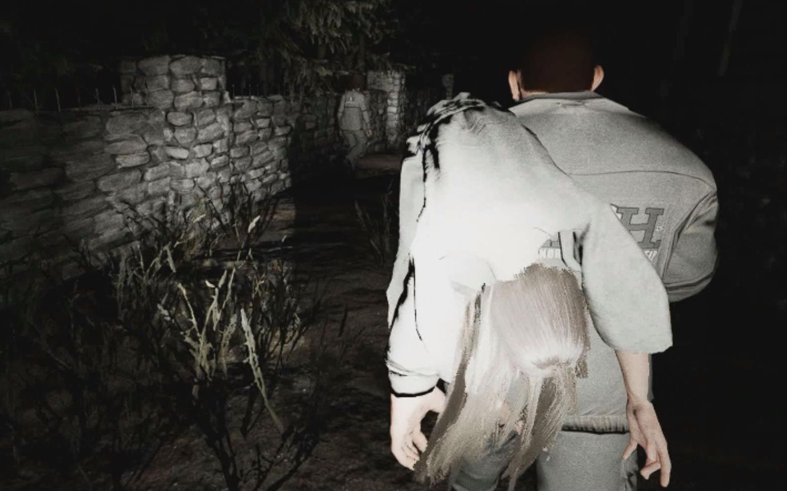 身披女鬼麻袋片