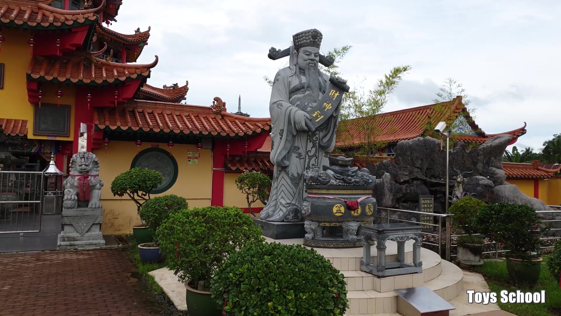 (油管搬运 非商用) 农历新年前拜访古晋吻龙福德公庙 - 传统华乐