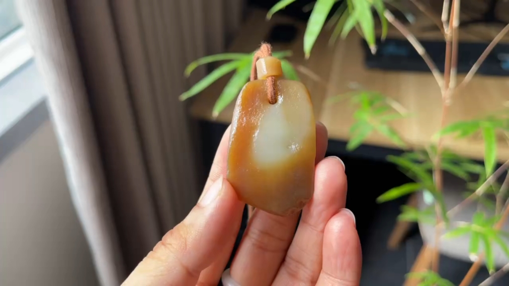 【古风挂件】和田玉且末糖白玉随型挂件,老光古朴～规格:46/29/10.3mm