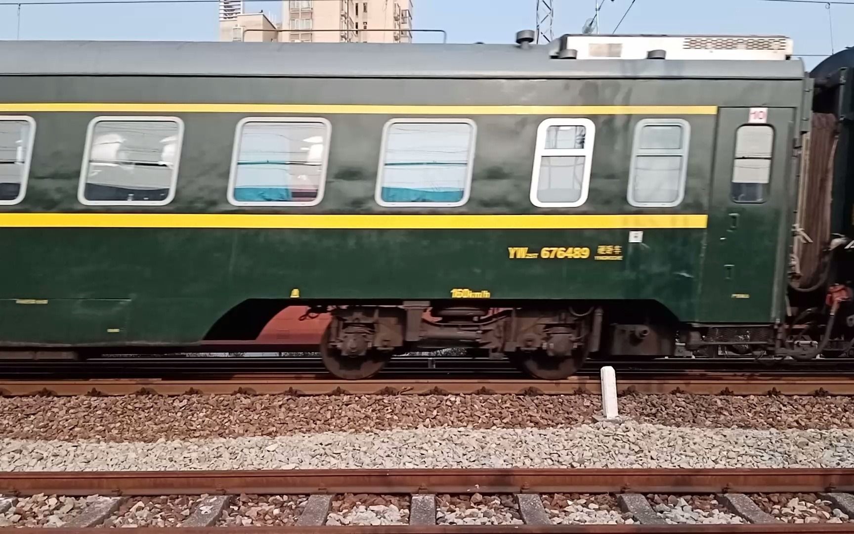 广铁广段hxd1d牵引广铁王牌直特z36次列车从广州北站附近通过_哔哩