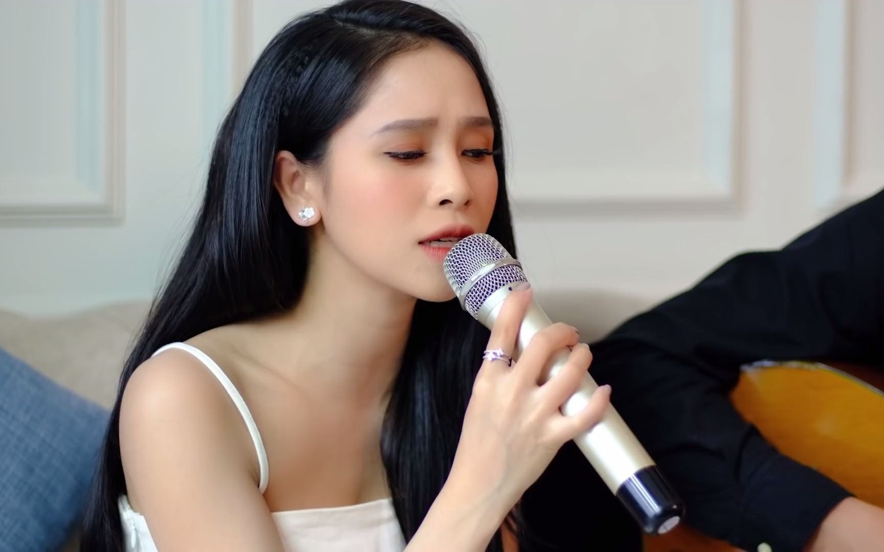 [图]Hoa Nở Không Màu - Hoài Lâm Phương Ý Cover (Acoustic Version)