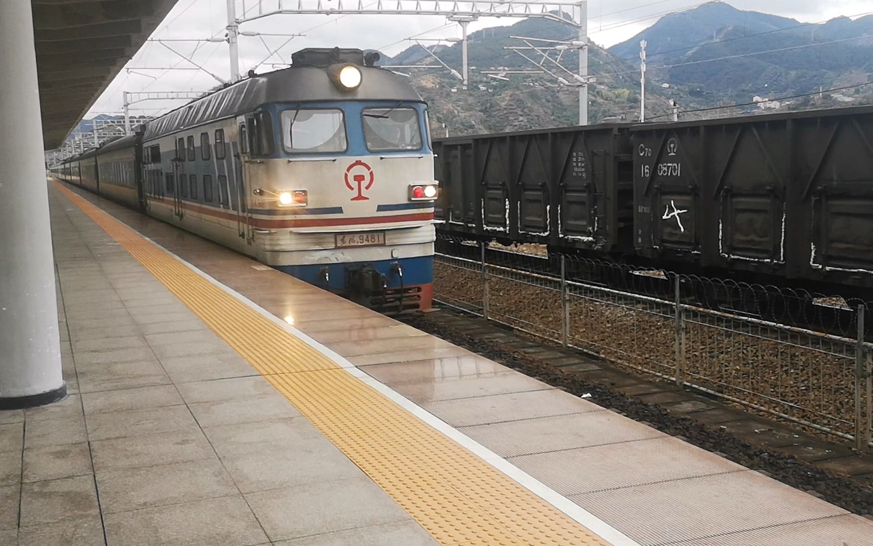 丽水站[金温车底]k1049(青岛北-温州)3站台进站