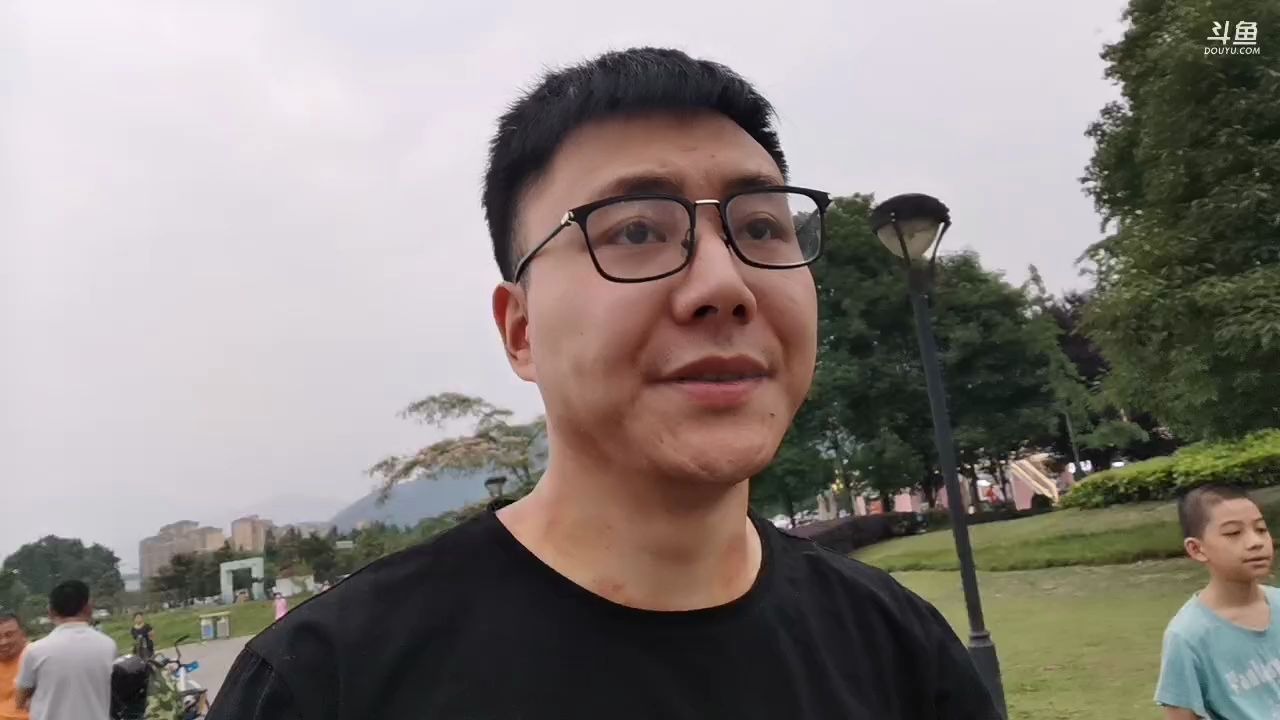 530无弹幕斗鱼懂哥陈经理哥还是哥弟还是弟街头ktv演唱铁窗泪