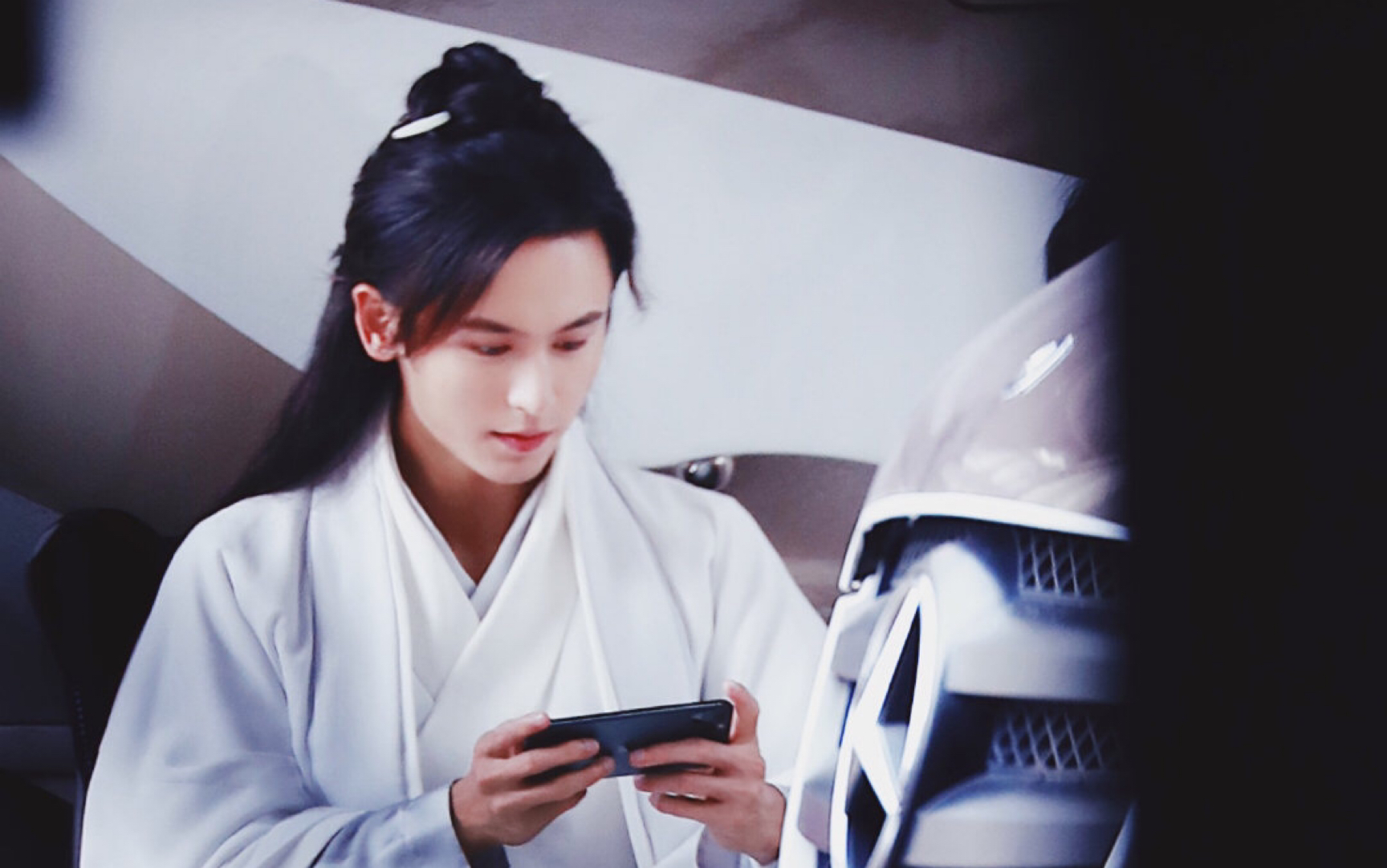 张哲瀚原来男的留长发可以这么美我直接自信打招呼
