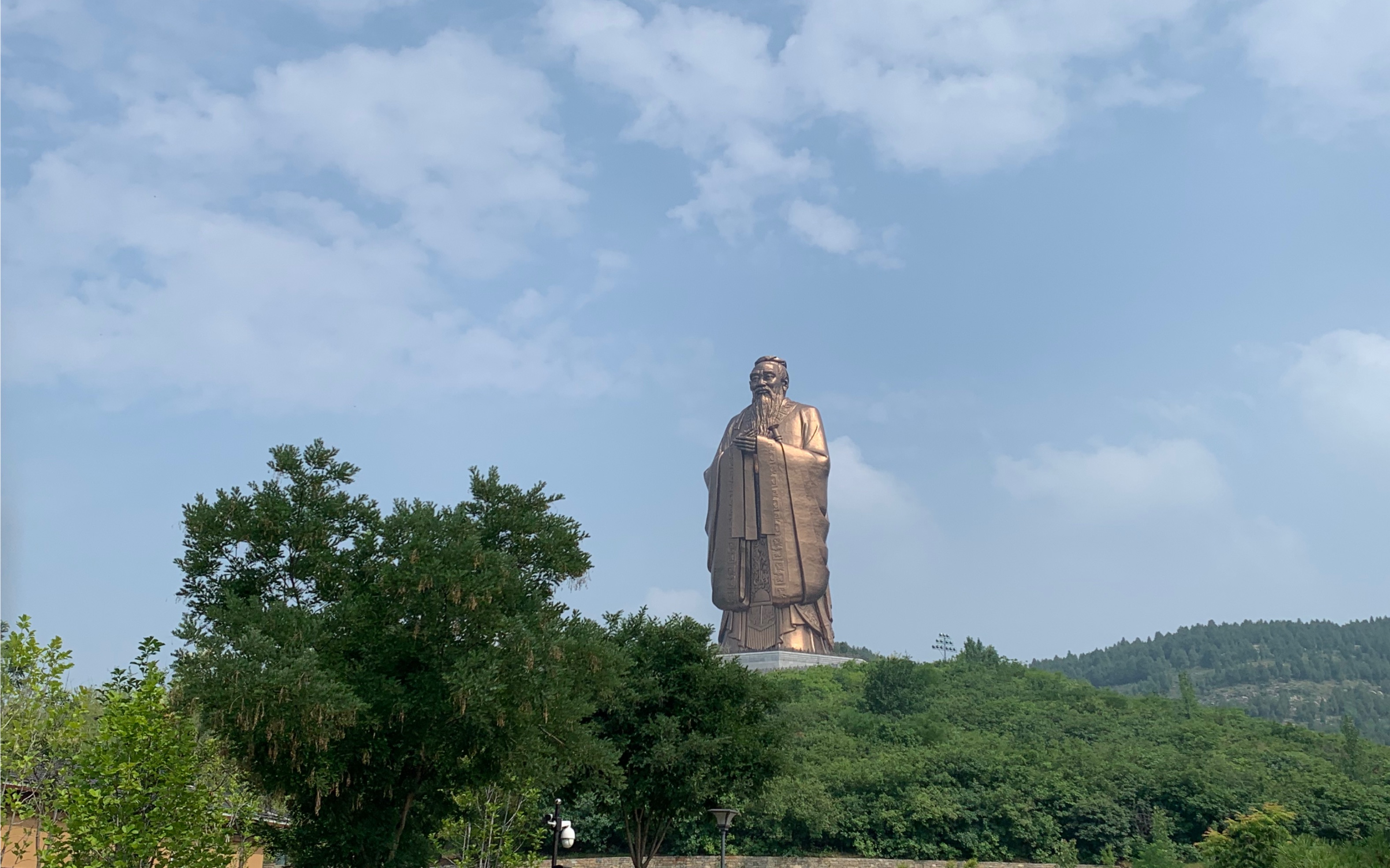 济宁尼山风景区图片