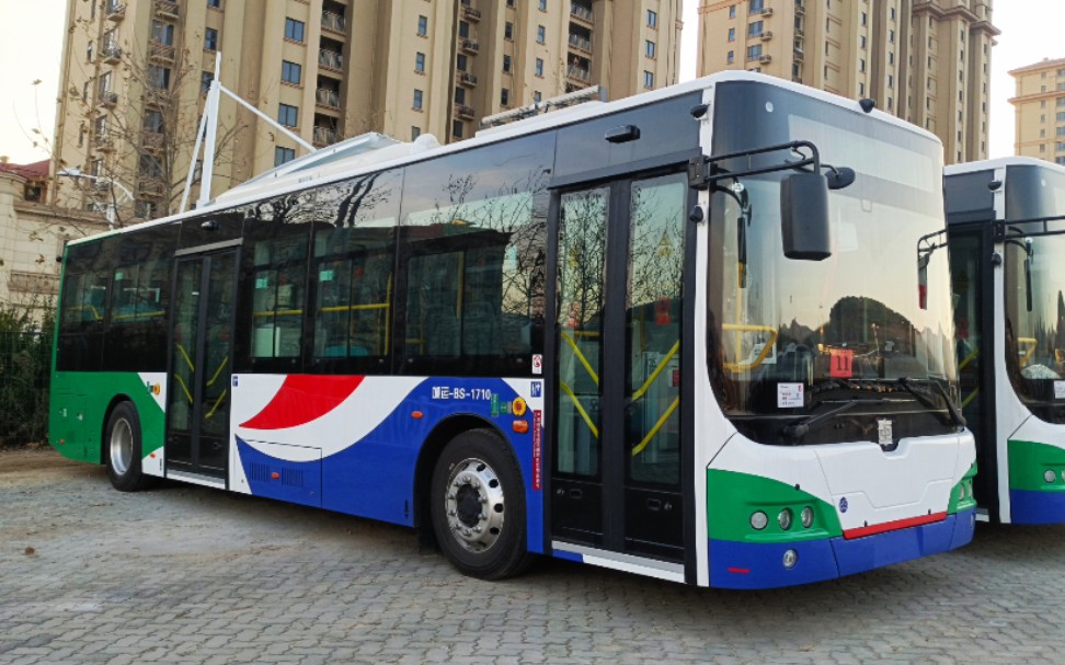 青岛城运控股交运集团购置的中国中车teg6105bev22型下压式快充纯电动