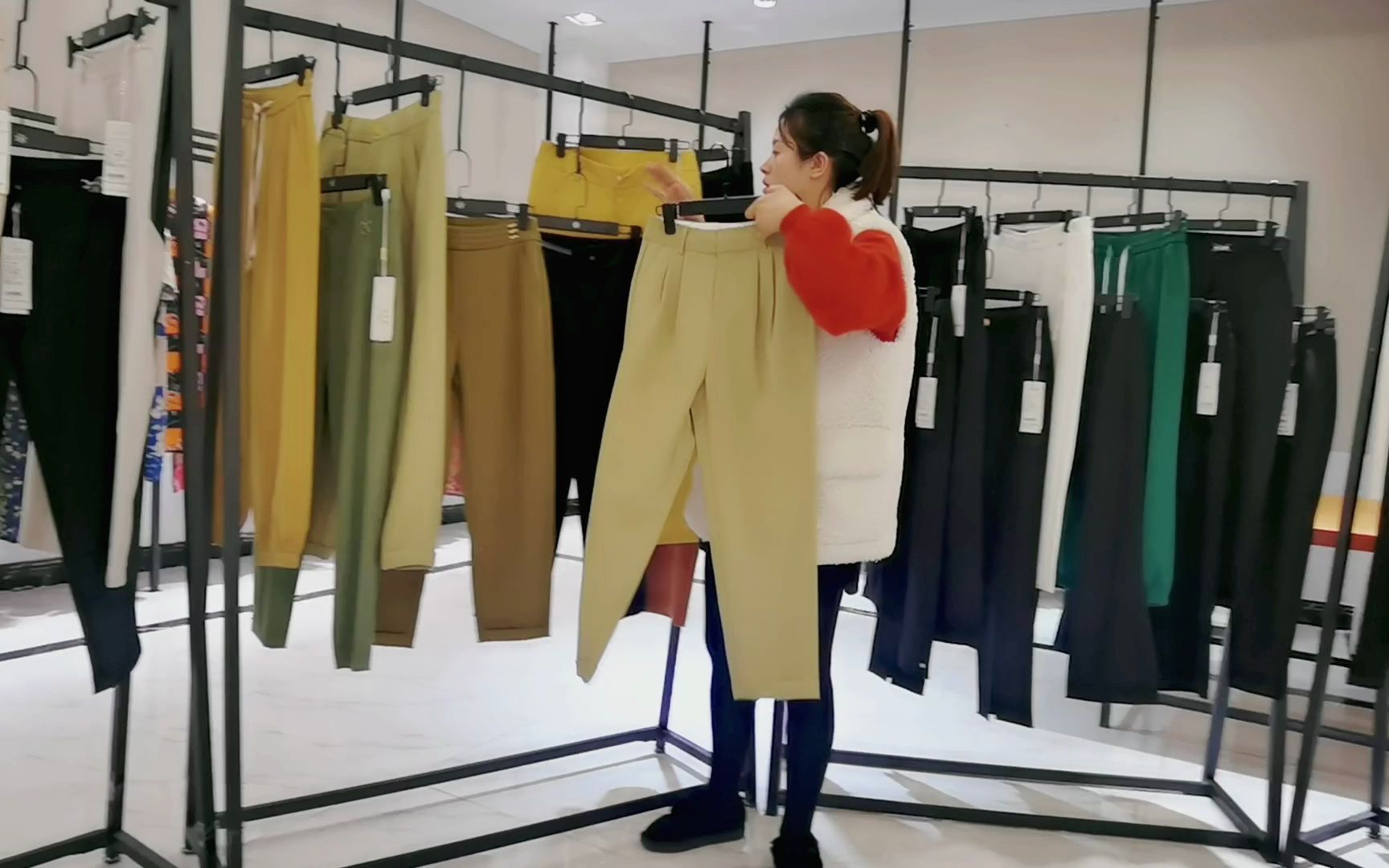 千姿秀2023夏季女裤工厂批发货源 杭州女款小脚面料裤批发