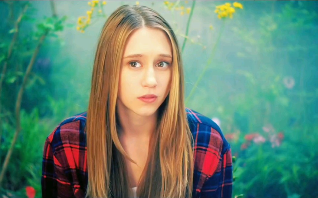 女孩穿越到恐怖电影里,抢走了主角的光环 ,幸存的女孩