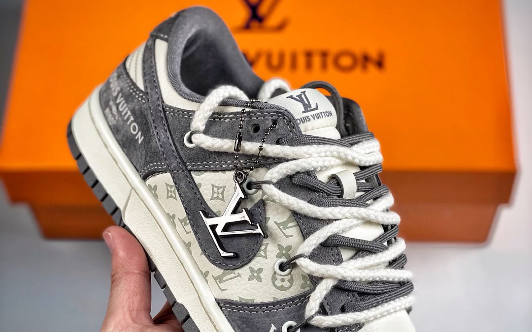 每天都有值得记录的瞬间 lv x nike dunk low 夜光深灰