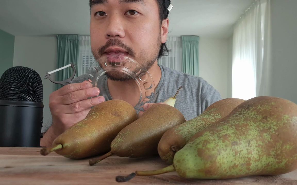 ASMR Plate Licking Peeled Conference Pear 𐟍 Bubble Whispers( 舔盘子吃梨𐟍)哔哩哔哩bilibili