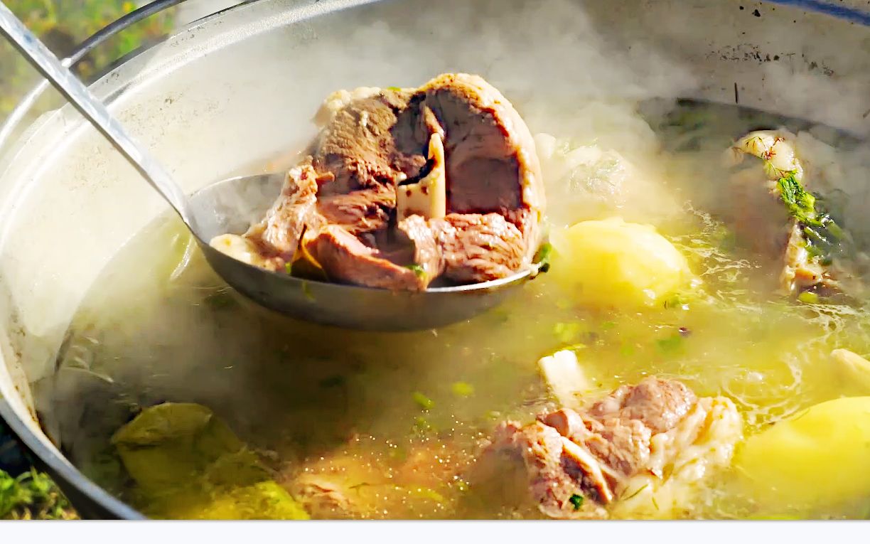 斯大林的家乡味道:一条羊腿3斤羊骨,熬一大锅鲜美羊汤!