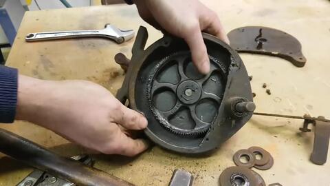 Vintage Hand Crank Grinder Restoration 