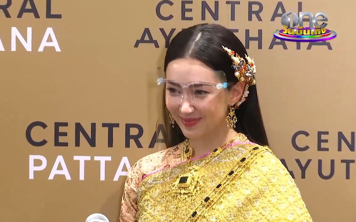 [图]【中字】Bella出面承认与Weir分手 结束9年的恋情 Bella Ranee Campen