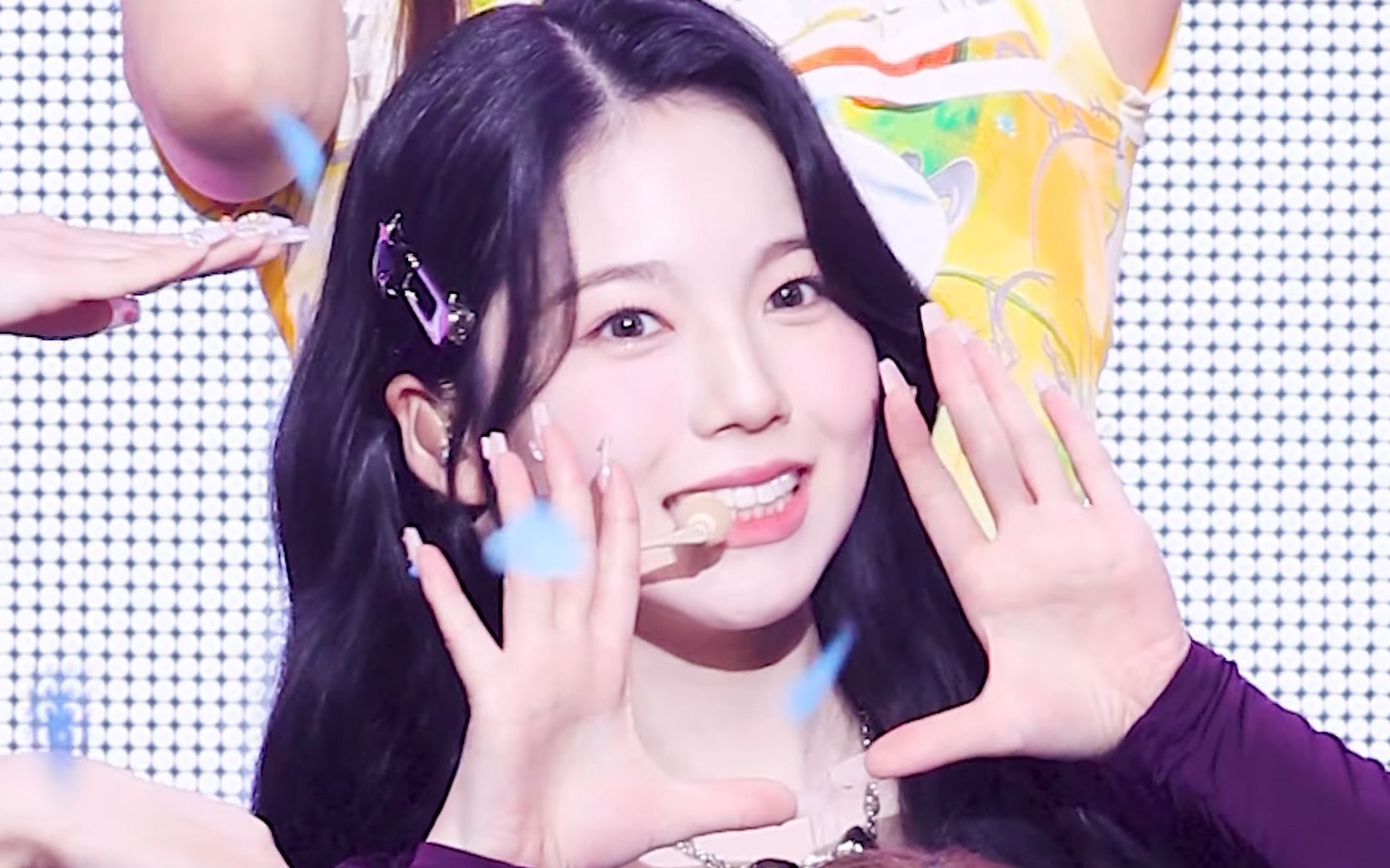 4k【新井彩花 竖版直拍】231104 niziu ayaka – heartris 音乐中心