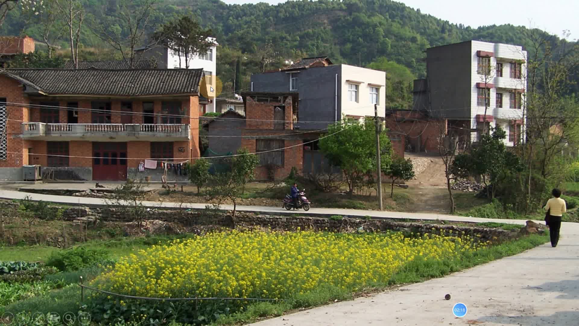 [图]95年左右建的三层楼房，在2010年就拆除了换成了两层别墅，农村建房也疯狂