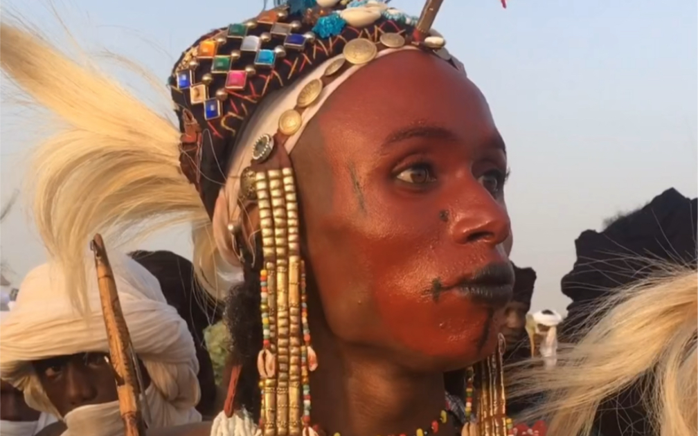 音乐一响驸马来袭,非洲原始部落土著男人化妆选美,母系社会一妻多夫