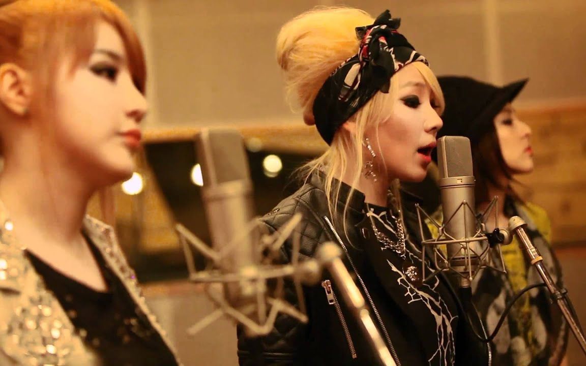 [图]2NE1 - LONELY [YG ON AIR] EP.6 110609