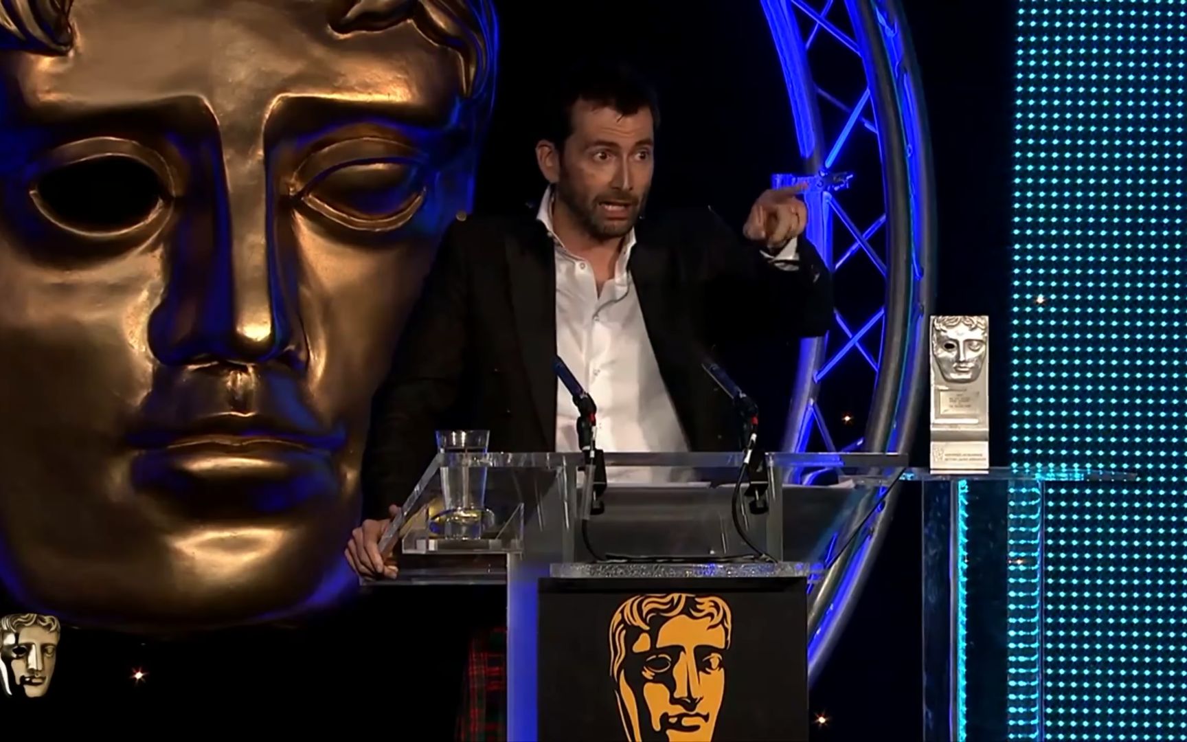 [图]【高清】【David Tennant】大提提穿苏格兰裙领Best Actor奖 BAFTA Scotland 2014