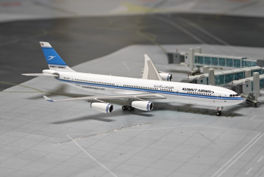 ph科威特航空a340-300飞机模型开箱