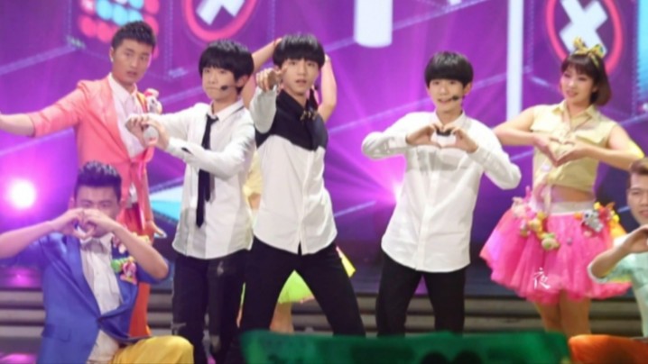 2015.03.22.宠爱现场直拍(1080p未删减版)TFBOYS快乐大本营 2015.03.22.官方播出2015.04.04哔哩哔哩bilibili