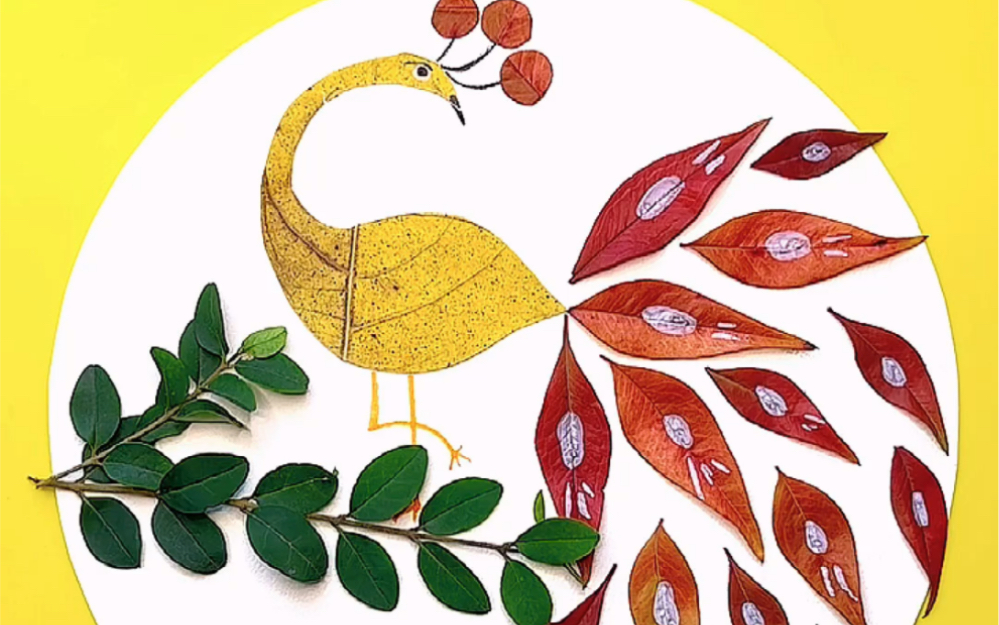 树叶贴画:一叶知秋 适合幼儿园小朋友的树叶贴画《孔雀》
