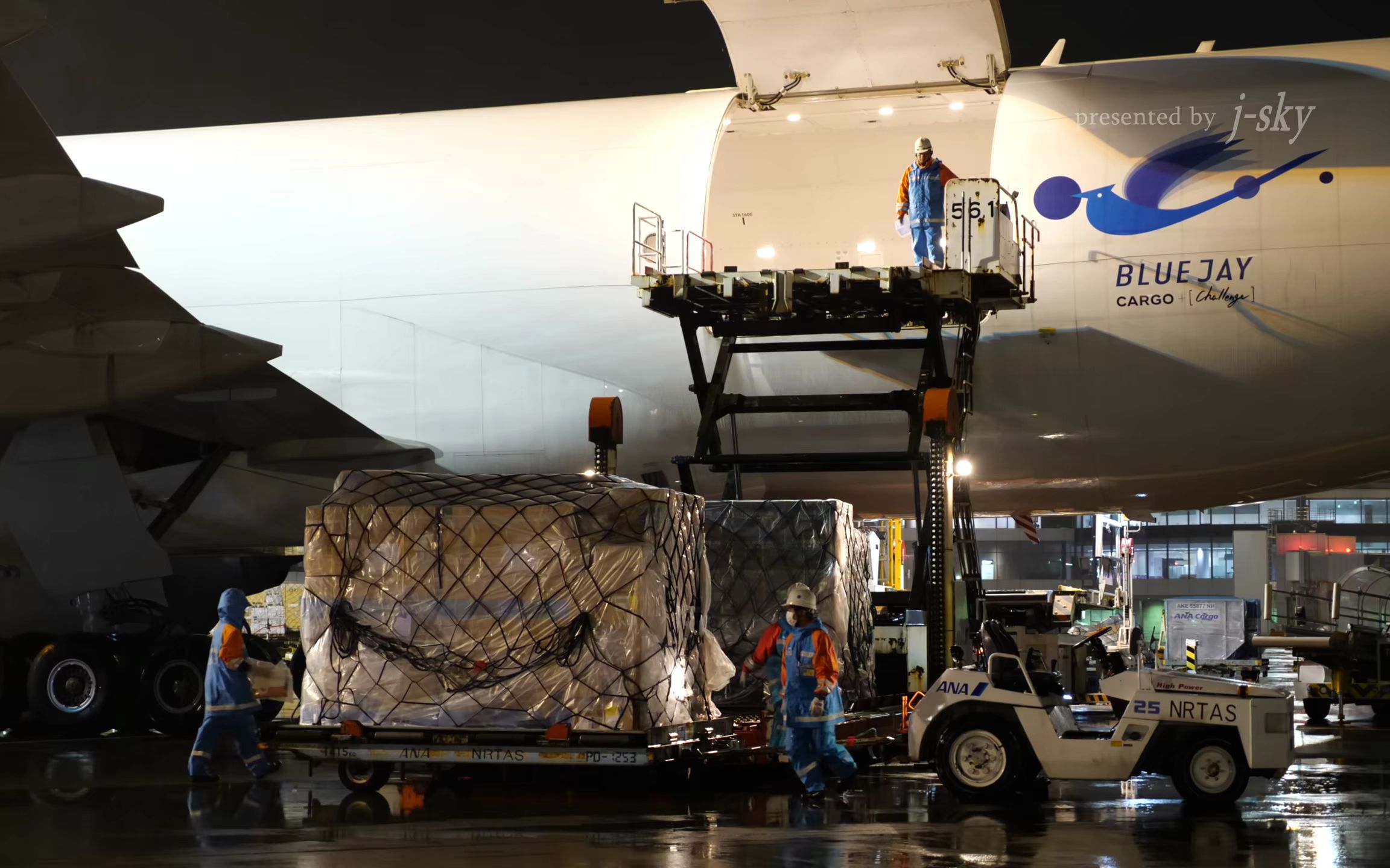 东京成田机场羽田夜拍波音777全货机装卸货作业