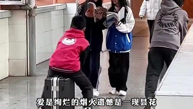 [图]盘点那些美好的校园时光，同桌之间的温馨瞬间，慢慢都是的回忆！