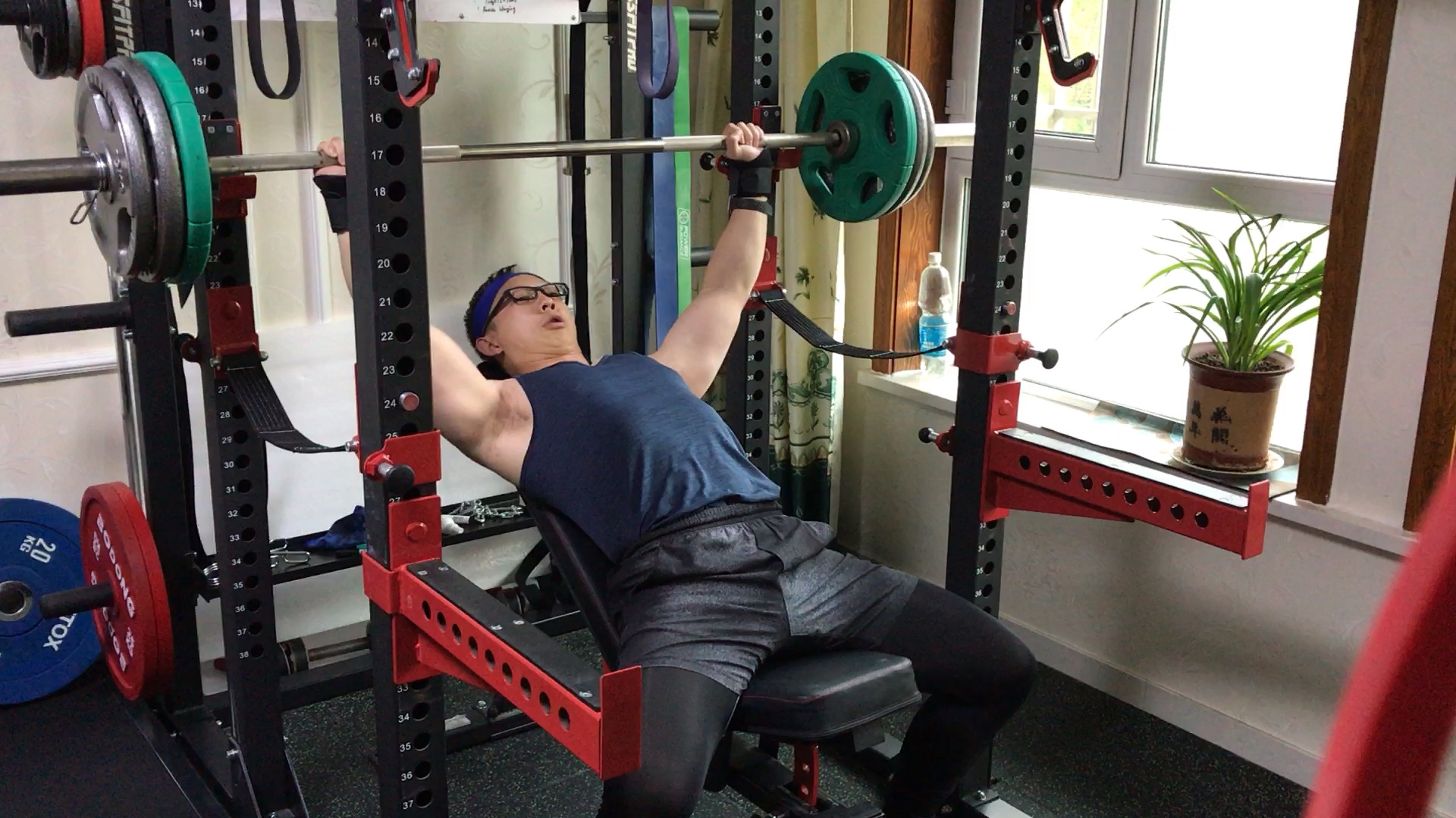 上斜卧推组内训练纪录90kg*4reps