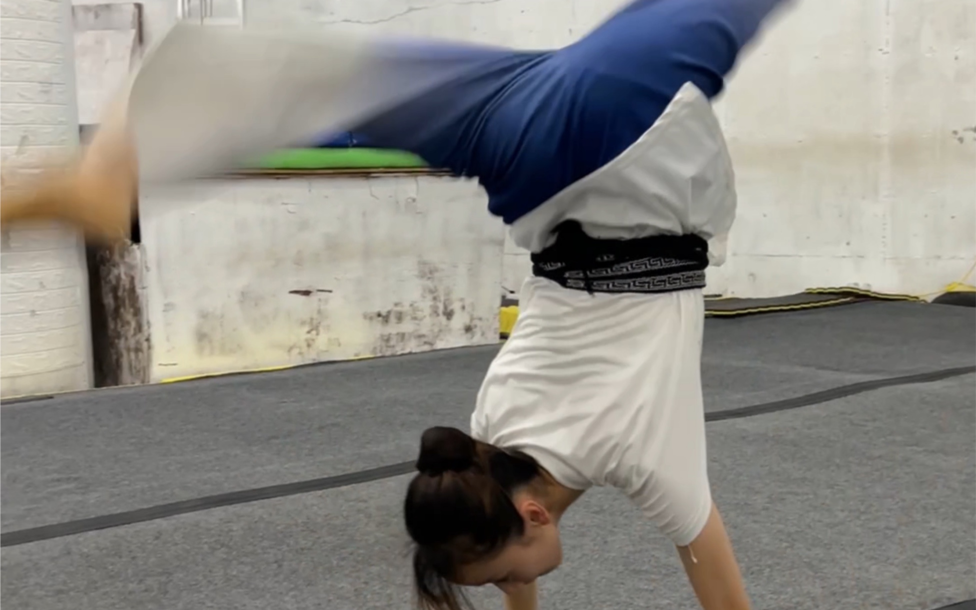 舞蹈技巧 云里 侧空翻