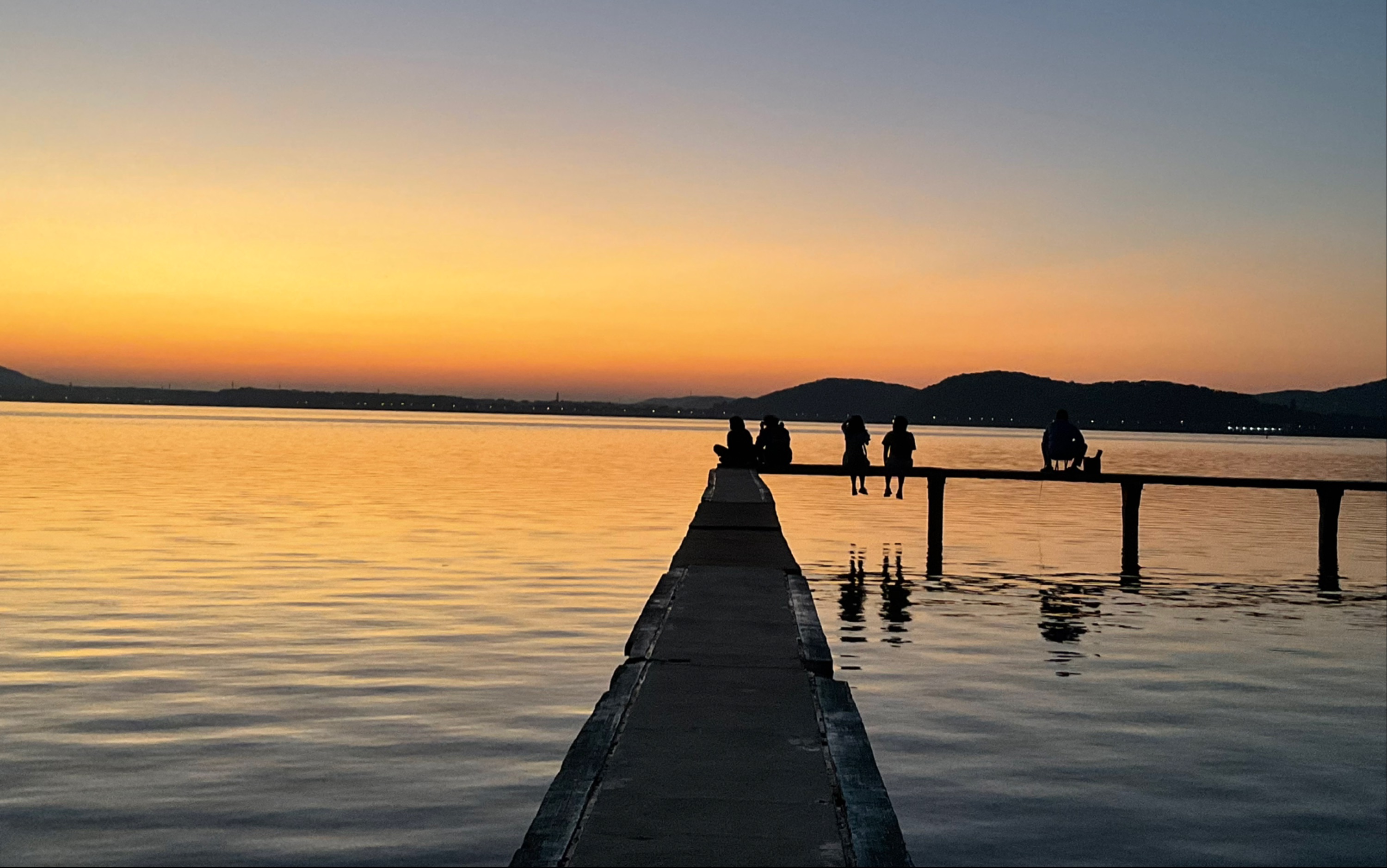 武汉大学凌波门看日出