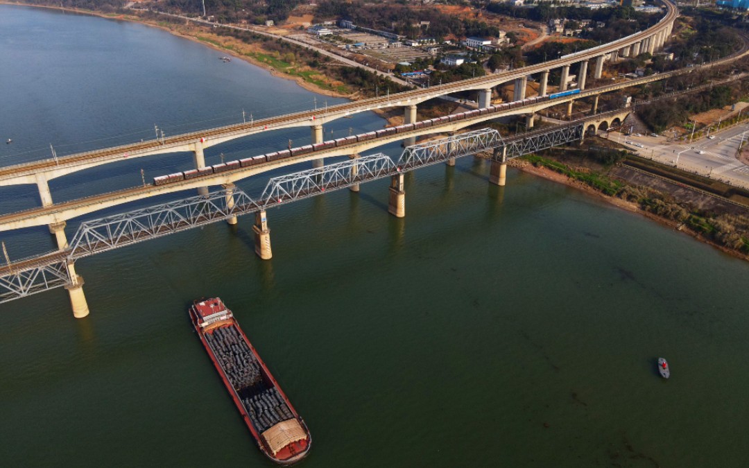 【湘黔(沪昆)铁路】列车通过湘江著名铁路桥—湘潭湘江大桥(车载侧视视角)哔哩哔哩bilibili