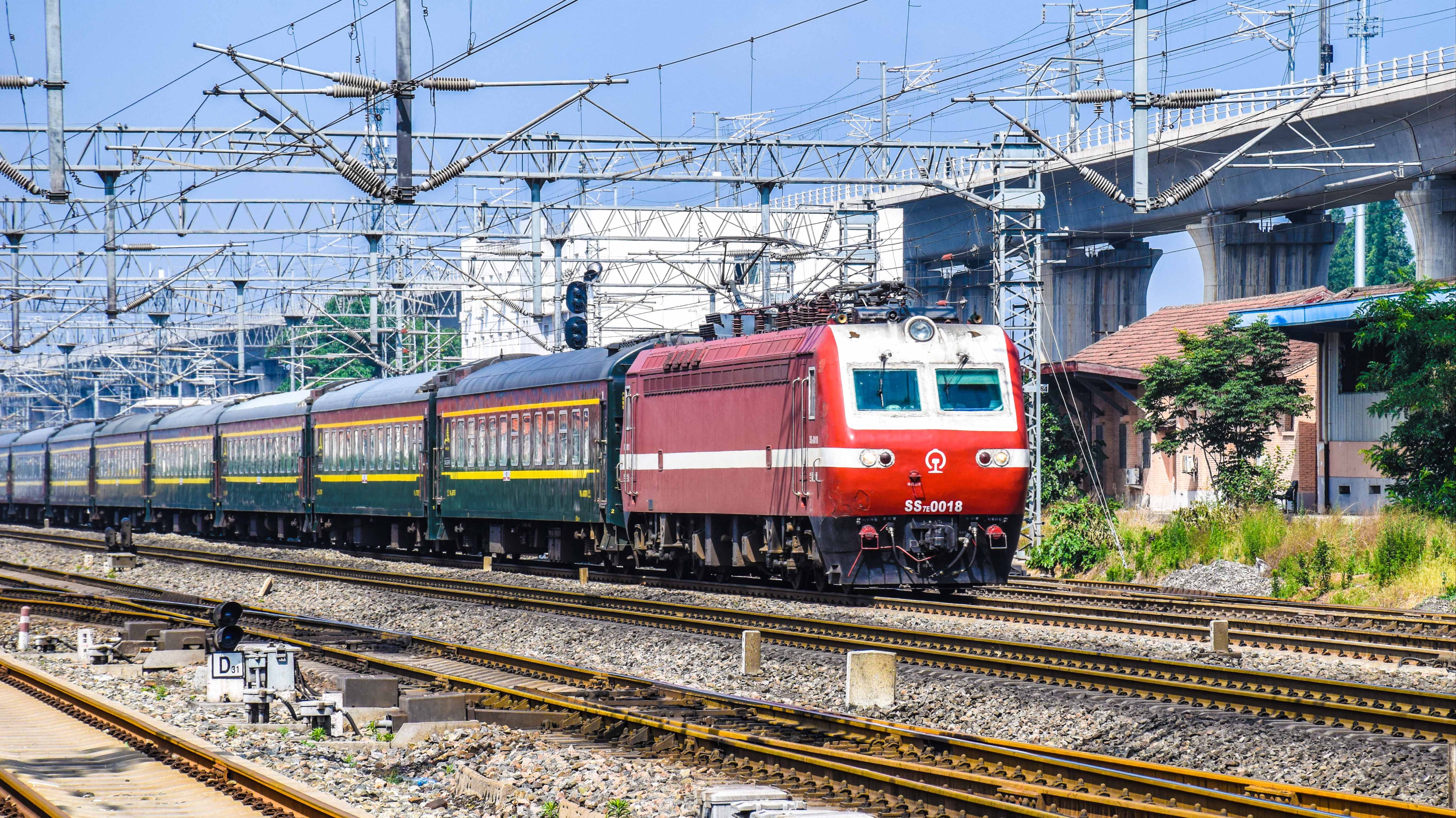 『铁路』红色拐姨,西局,兰局ss7e型电力机车特写