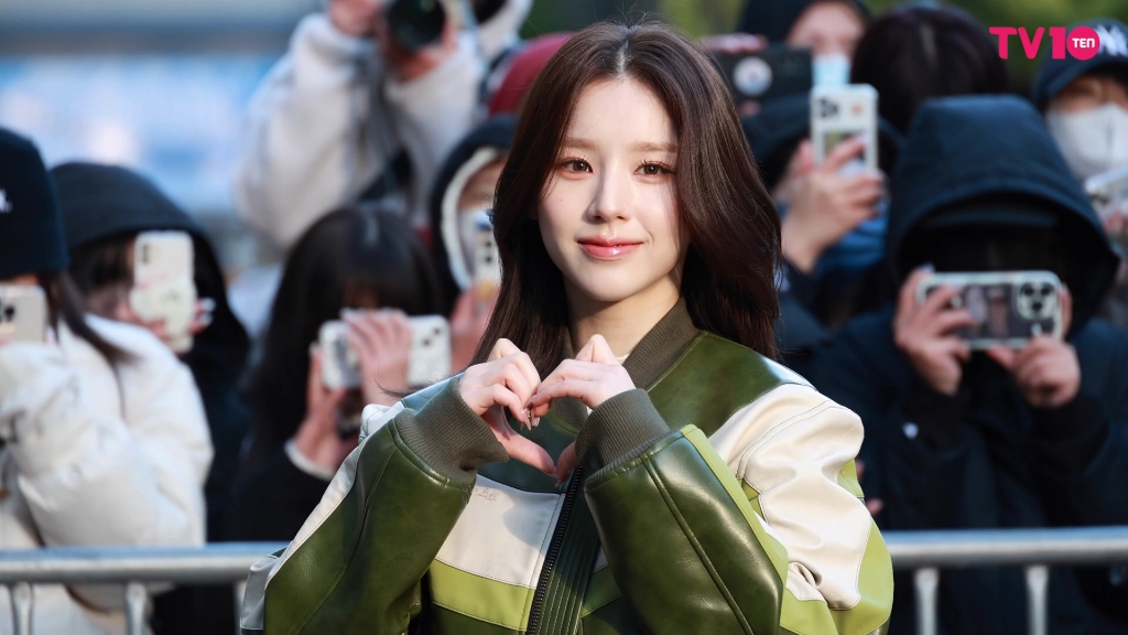 【本月少女】heejin 田姬振 231110 kbs 音乐银行 上班 新闻影像 饭拍