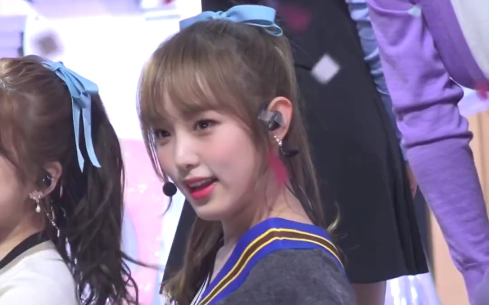 izoneomy崔睿娜椰奶竖版直拍181101