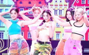 Descargar video: 【ITZY】拿手麦全开麦！出道曲Dalla Dalla+ SNEAKERS + BET ON ME + CAKE 0804舞台！