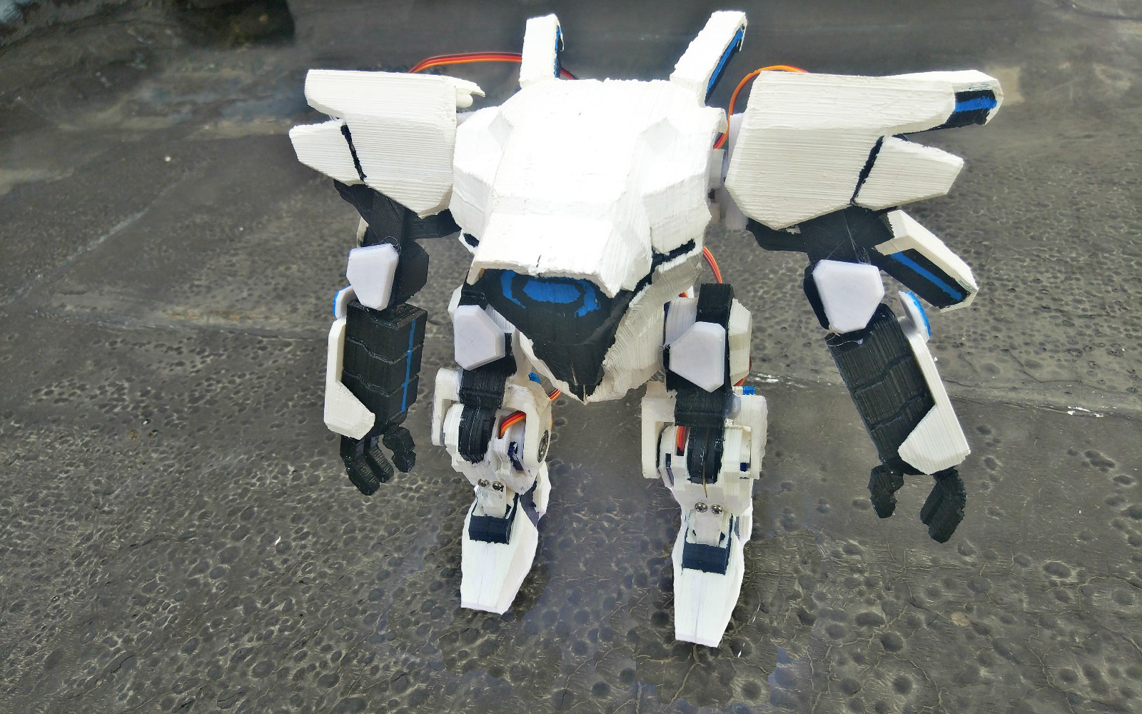 崩坏3rd斥资648打造基于物联网控制的泰坦机甲